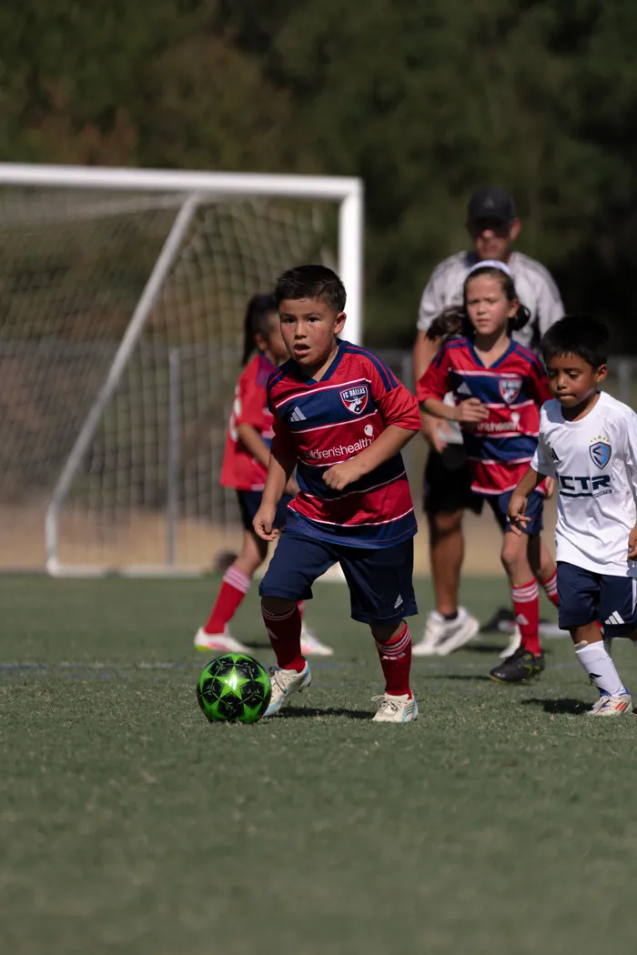 Lee, FC Dallas number 5, game action photo 3 of 18