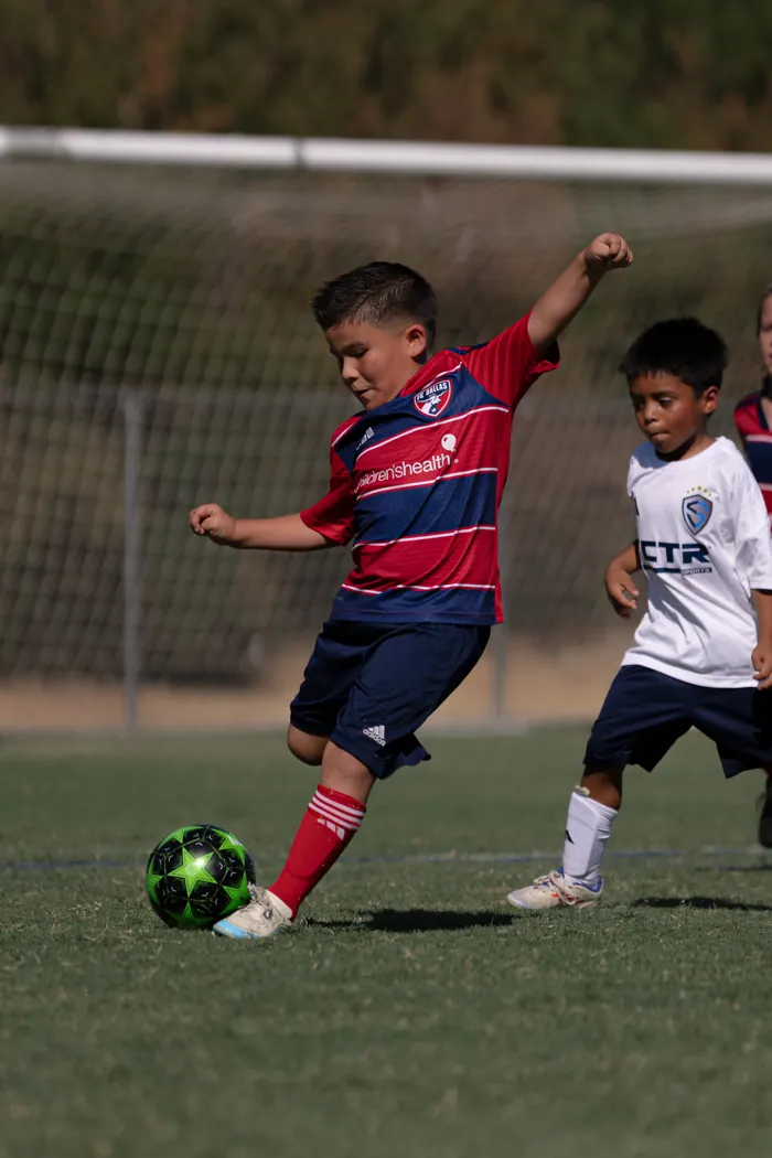 Lee, FC Dallas number 5, game action photo 4 of 18