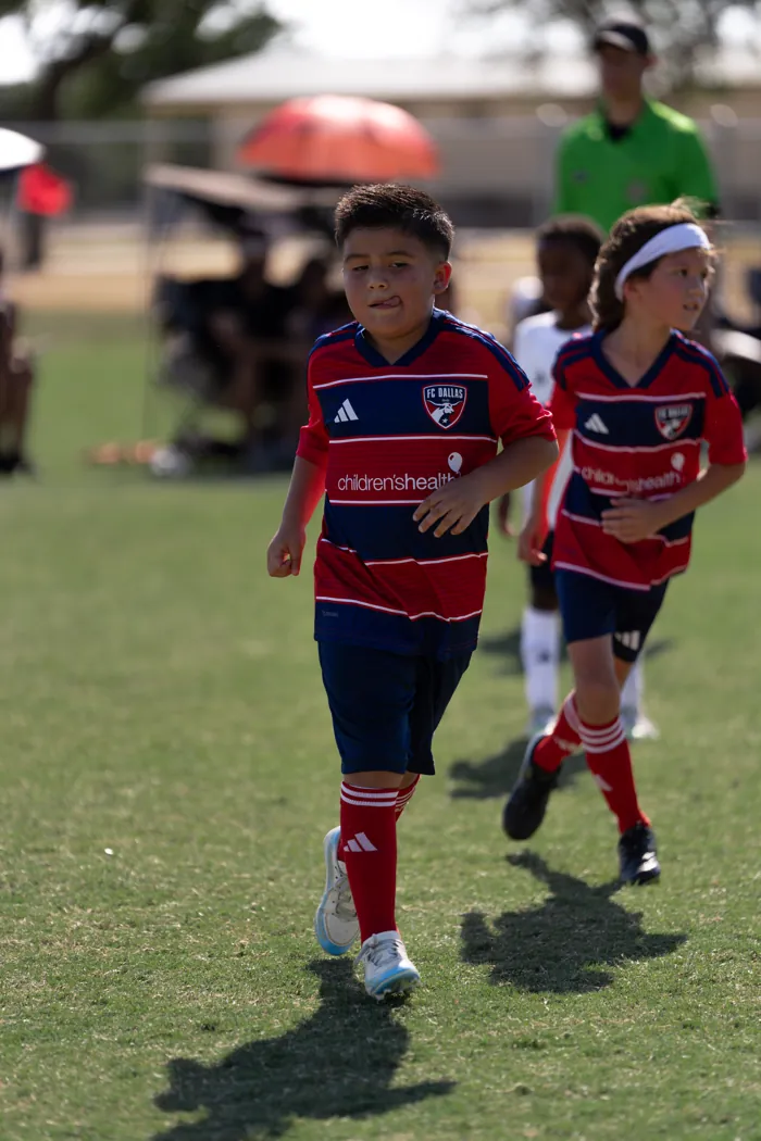 Lee, FC Dallas number 5, game action photo 6 of 18