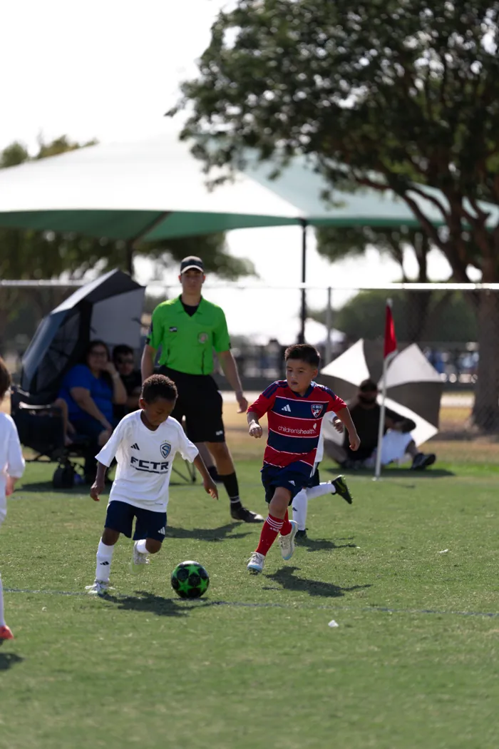 Lee, FC Dallas number 5, game action photo 7 of 18