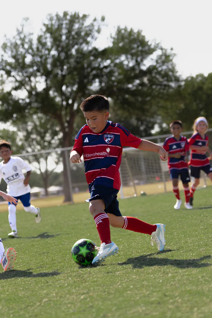 Lee, FC Dallas number 5, game action photo 11 of 18