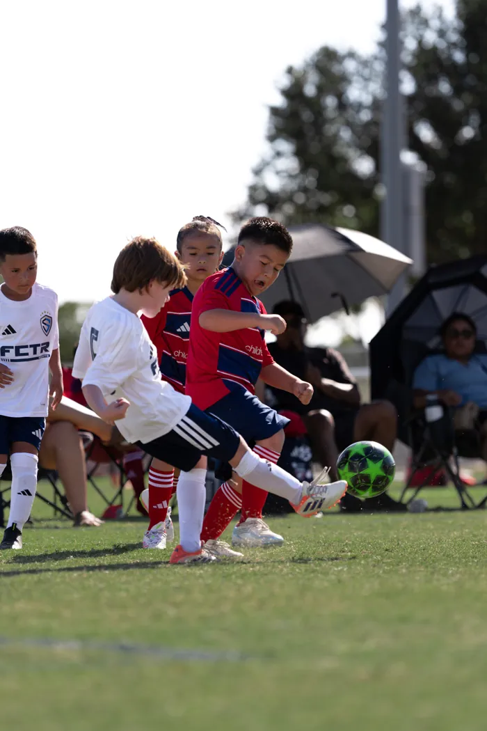Lee, FC Dallas number 5, game action photo 13 of 18