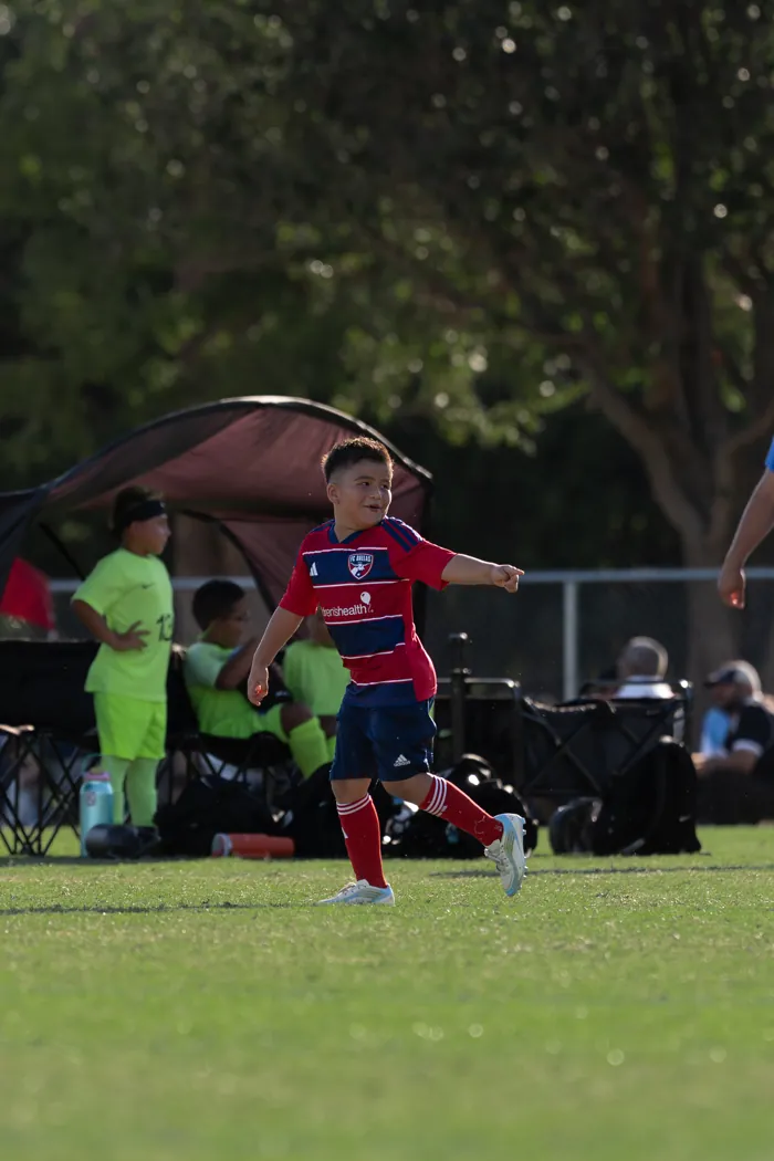 Lee, FC Dallas number 5, game action photo 15 of 18